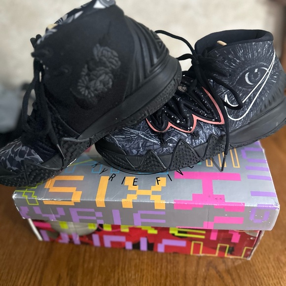 Nike hybrid S2 (GS). Worn for an hour maybe. Excellent condition No wear or tear - Picture 3 of 7